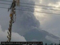 Gunung Agung Erupsi, 16 Penerbangan Bandara Ngurah Rai Dibatalkan
