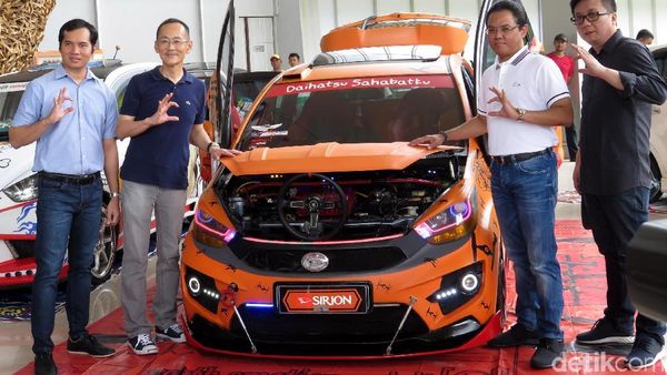 Adu Cantik dan Ngepot Mobil Daihatsu