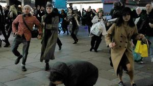 Foto: Kepanikan di Oxford Street London Saat Ada Isu Penembakan