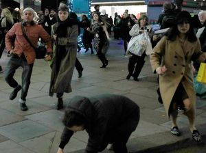 Foto: Kepanikan di Oxford Street London Saat Ada Isu Penembakan