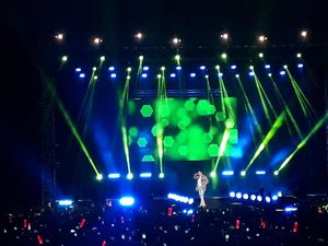 Eric Nam Buat Syahdu Panggung Saranghaeyo Indonesia 2017