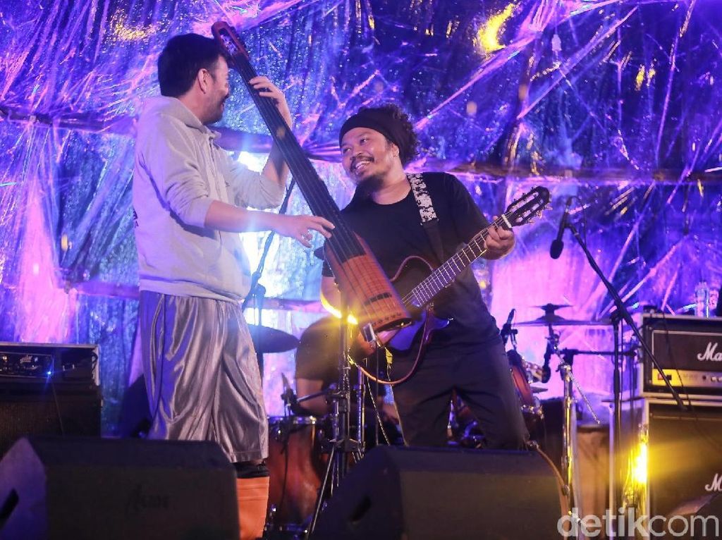 Ditinggal Vokalis, Payung Teduh Akan Istirahat Sementara Ditinggal Vokalis, Payung Teduh Akan Istirahat Sementara