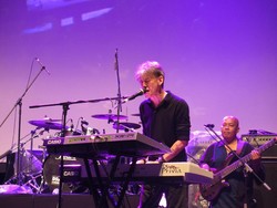 Meriahkan The 90s Festival, Fariz RM Bawa Istri ke Panggung