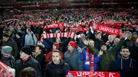 Big match itu digelar di Stadion Anfield, Sabtu (25/11/2017) malam WIB. Liverpool dan Chelsea berada di lima besar klasemen sementara dengan terpaut tiga angka di antara mereka. Foto: Carl Recine/Action Images via Reuters