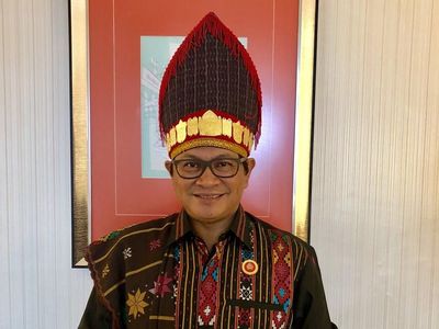 Foto: Seskab Turut Pakai Baju Batak di Resepsi Kahiyang-Bobby