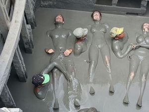 Berani Coba? Spa Lumpur Langsung di Gunung Berapi