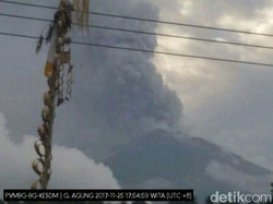 Masyarakat Diimbau Tak Dekati Radius 6 Km dari Puncak Gunung Agung