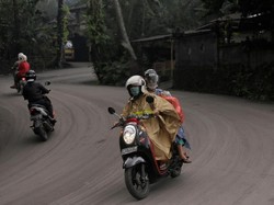 Tips Berkendara di Daerah Rawan Bencana Seperti Gunung Meletus