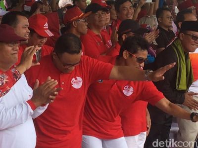 Aksi Anies dan Sandi Menari Massal di Kirab Kebangsaan