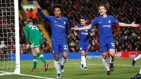 Willian hanya butuh kurang dari tiga menit setelah masuk ke lapangan untuk mencetak gol balasan Chelsea ke gawang Liverpool. Tepatnya 144 detik, yang tercatat sebagai yang tercepat di Premier League musim ini. Foto: Carl Recine/Action Images via Reuters