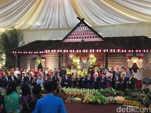 Jepret! Menteri Kabinet Jokowi Foto Bareng di Resepsi Kahiyang-Bobby