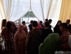 Hujan Deras Guyur Lokasi Resepsi Kahiyang-Bobby di Medan