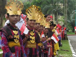 Foto: Siswa SD Berbusana Adat akan Sambut Kirab Kahiyang-Bobby