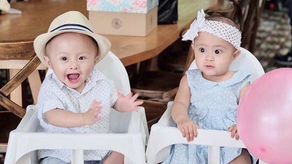 Lucunya si Kembar Anak Cynthia Lamusu dan Surya Saputra Lucunya si Kembar Anak Cynthia Lamusu dan Surya Saputra