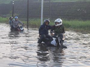 Diguyur Hujan, Jalan Raya Porong Lama Tergenang Air 60 Cm