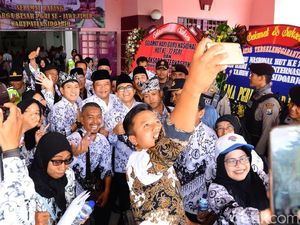 Dapat Penghargaan PGRI, Azwar Anas: Semangat Jadi Berlipat Ganda