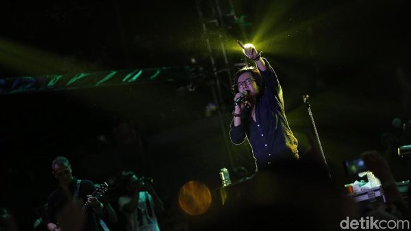Menengok Aksi Musisi di The 90s Festival