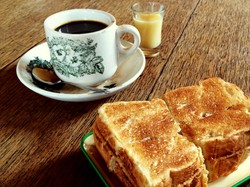 Mager? Ngopi Santai Saja Ditemani 5 Camilan Enak Ini