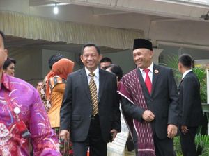 Kapolri dan Panglima TNI Hadiri Resepsi Kahiyang di Medan Kapolri dan Panglima TNI Hadiri Resepsi Kahiyang di Medan