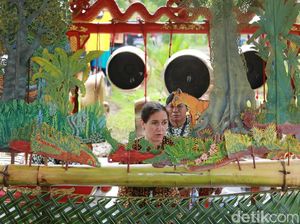 Melihat WNA Main Wayang Kancil di Kulfest 2017 Melihat WNA Main Wayang Kancil di Kulfest 2017
