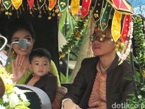 Lucunya Jan Ethes Ikut Sapa Warga Medan Saat Kirab Kahiyang-Bobby Lucunya Jan Ethes Ikut Sapa Warga Medan Saat Kirab Kahiyang-Bobby