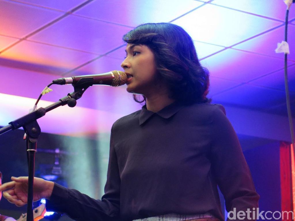 FUR Cover Lagu Vira Talisa Penuh Nuansa 60s British FUR Cover Lagu Vira Talisa Penuh Nuansa 60s British