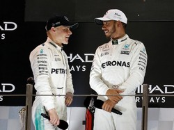 Mercedes Finis 1-2 di Balapan Pamungkas