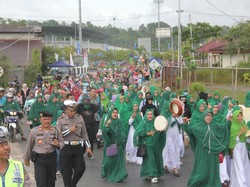 Ribuan Ibu Jalan Kaki Kawal Calon Independen Daftar Pilwakot Tarakan