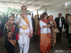 Keraton-keraton Nusantara: Nikahan Kahiyang-Bobby Contoh untuk Semua