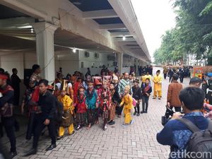 Siswa SD Berbusana Adat akan Sambut Kirab Kahiyang-Bobby di Medan Siswa SD Berbusana Adat akan Sambut Kirab Kahiyang-Bobby di Medan
