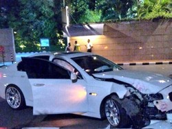 BMW Tabrak Tiang Beton di Senayan, Bodi Depan Ringsek
