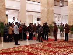 Berpakaian Ala Raja Melayu, Jokowi Temui Raja se-Nusantara