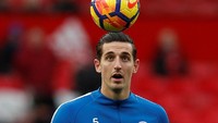 Pemain Brighton & Hove Albion, Lewis Dunk, sudah mencetak dua gol bunuh diri. Salah satunya yang menghasilkan kemenangan Manchester United. (Foto: Andrew Yates/Reuters)