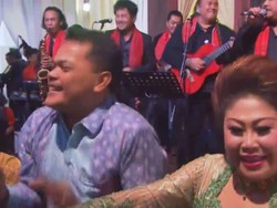 Horas! Tamu di Resepsi Kahiyang-Bobby Joget Lagu Anak Medan