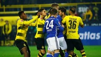 Derby Ruhr ini pun berakhir sama kuat. Babak pertama dikuasai Dortmund, sedangkan Schalke berjaya di babak kedua. (Foto: Leon Kuegeler/REUTERS)