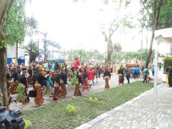 Rombongan Kirab Kahiyang-Bobby Tiba di Lokasi Resepsi