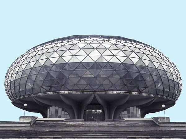 Rumah Aneh Seperti dari Luar Angkasa