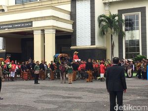 Usai Kirab Kahiyang, Ruas Jalan Depan MICC Dibuka Kembali Usai Kirab Kahiyang, Ruas Jalan Depan MICC Dibuka Kembali