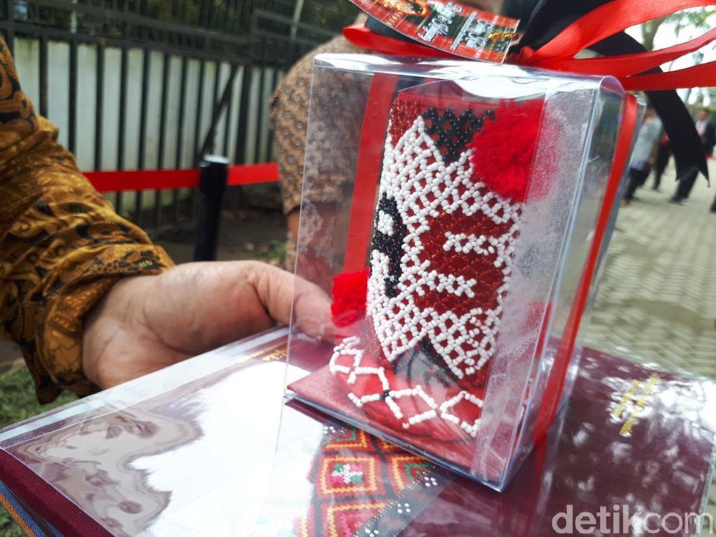 Mengintip Suvenir Resepsi Pernikahan Kahiyang-Bobby di Medan Mengintip Suvenir Resepsi Pernikahan Kahiyang-Bobby di Medan