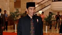 Foto: Jokowi Pakai Baju Berbahan Ulos untuk Resepsi Kahiyang-Bobby