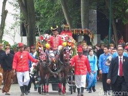 Ini Pantangan Kusir yang Tarik Kereta Kencana di Kirab Kahiyang