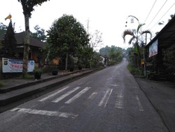 Warga Mengungsi, Dusun di Kaki Gunung Agung Lengang
