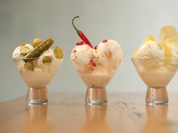 Di Gerai Ini Ada Es Krim Rasa Acar, Saus Siracha, Hingga Keripik Bawang, Mau Coba?