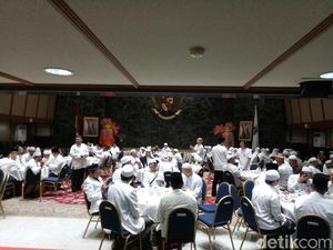 Anies Makan Bareng Ulama di Balkot, Presiden PKS hingga Lulung Hadir