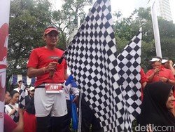 Sandiaga Ikutan Lari 6K OJK Run di SCBD