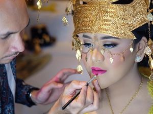 Foto: Momen Kahiyang Ayu Didandani Sebelum Kirab & Resepsi di Medan Foto: Momen Kahiyang Ayu Didandani Sebelum Kirab & Resepsi di Medan