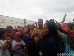 Sambangi Kp Akuarium, Anies Janji Segera Wujudkan KTP dan Shelter