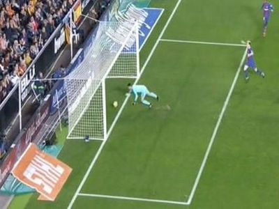 Gol-gol Hantu yang Menggentayangi Sepakbola: Luis Garcia, Lampard, dan Messi