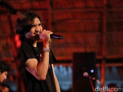 14 Lagu Sheila On 7 Terpopuler Lengkap dengan Lirik dan Chord