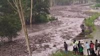 Foto: Penampakan Lahar Dingin yang Keluar dari Gunung Agung